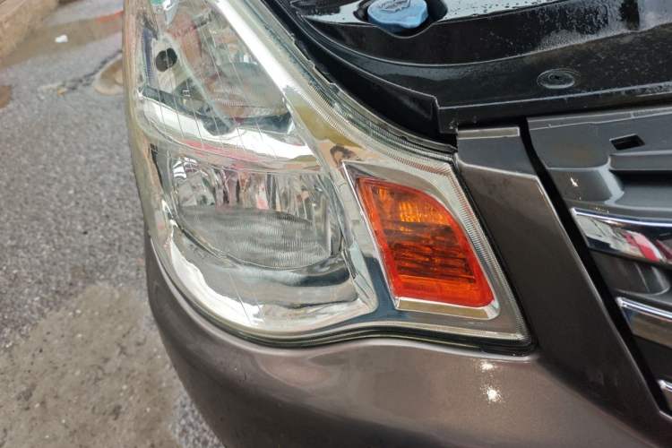 Used Nissan Sylphy 2012 Classic 1.6XE Manual Comfort Edition Right Front Headlight