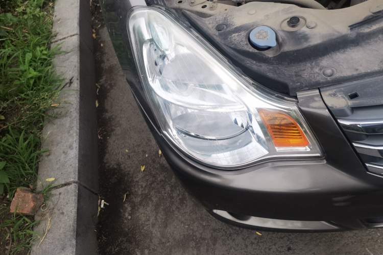 Used Nissan Sylphy 2012 Classic 1.6XE Manual Comfort Edition Right Front Headlight