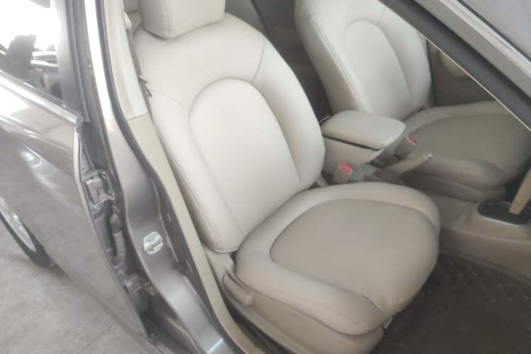 Used Nissan Sylphy 2012 Classic 1.6XE Automatic Comfort Edition Right Front Seat
