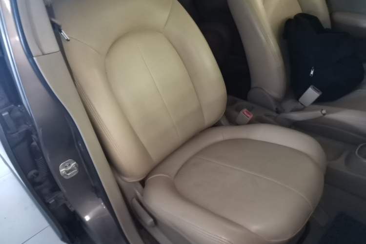 Used Nissan Sylphy 2012 Classic 1.6XE Manual Comfort Edition Right Front Seat
