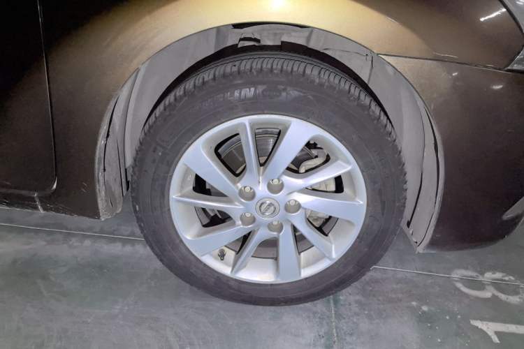 Used Nissan Sylphy 2012 1.6XE CVT Comfort Edition Right Front Wheel Hub