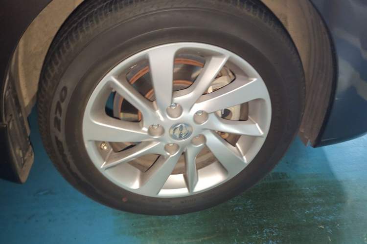 Used Nissan Sylphy 2012 1.6 XL CVT Luxury Edition Right Front Wheel Hub