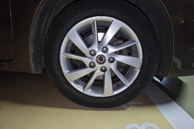 Used Nissan Sylphy 2012 1.6 XL CVT Luxury Edition Right Front Wheel Hub