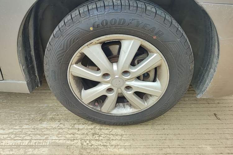 Used Nissan Sylphy 2012 Classic 1.6XE Manual Comfort Edition Right Front Wheel Hub