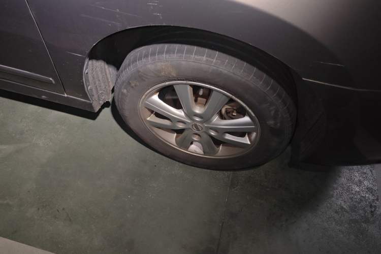 Used Nissan Sylphy 2012 Classic 1.6XE Manual Comfort Edition Right Front Wheel Hub