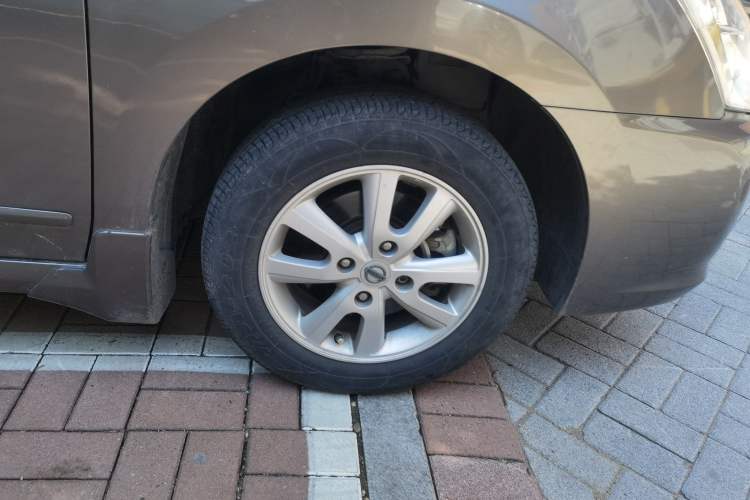Used Nissan Sylphy 2012 Classic 1.6XE Manual Comfort Edition Right Front Wheel Hub