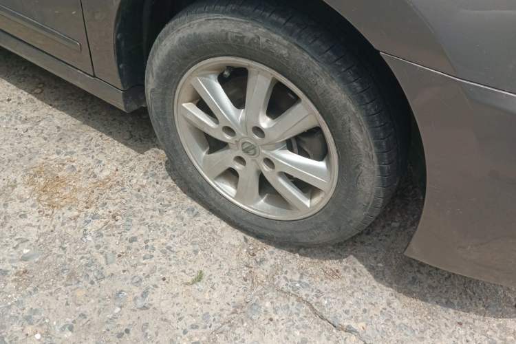 Used Nissan Sylphy 2012 Classic 1.6XE Manual Comfort Edition Right Front Wheel Hub