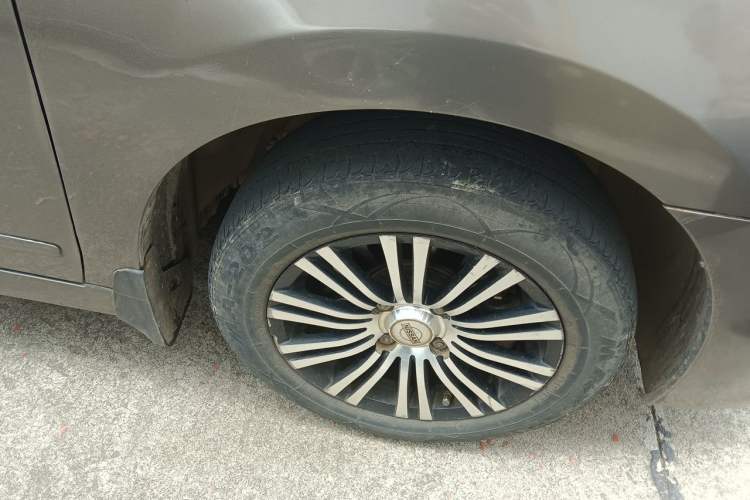 Used Nissan Sylphy 2012 Classic 1.6XE Manual Comfort Edition Right Front Wheel Hub