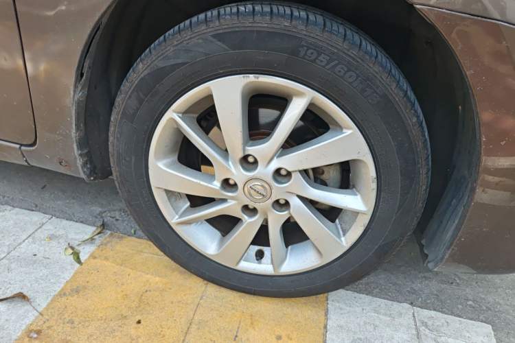Used Nissan Sylphy 2012 1.8XL CVT Luxury Edition Right Front Wheel Hub