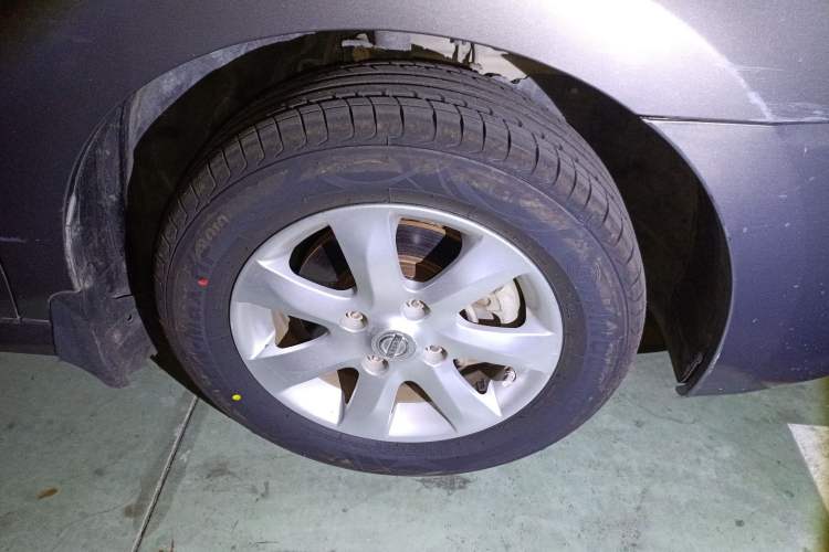 Used Nissan Sylphy 2012 Classic 1.6XE Manual Comfort Edition Right Front Wheel Hub