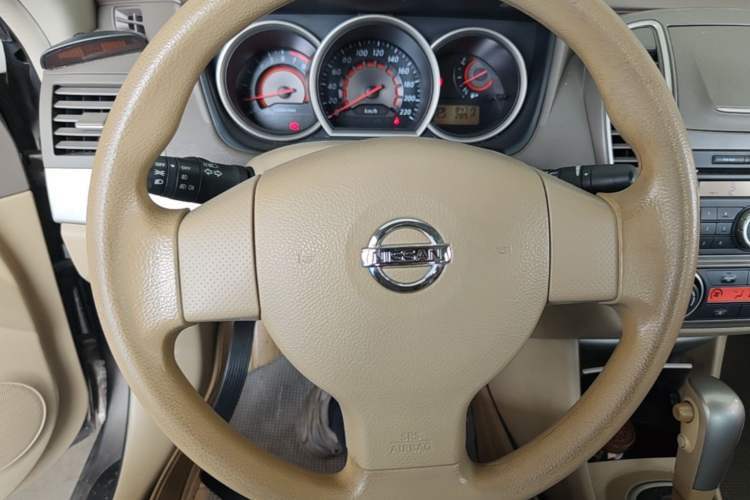 Used Nissan Sylphy 2012 Classic 1.6XE Automatic Comfort Edition Steering Wheel