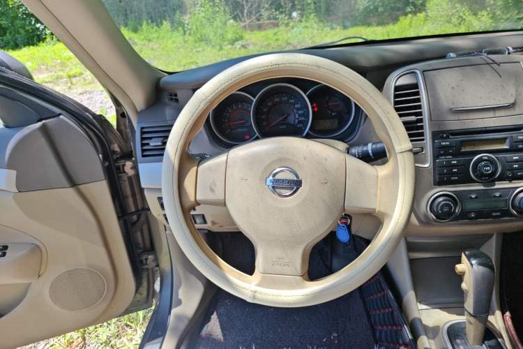 Used Nissan Sylphy 2012 Classic 1.6XE Automatic Comfort Edition Steering Wheel
