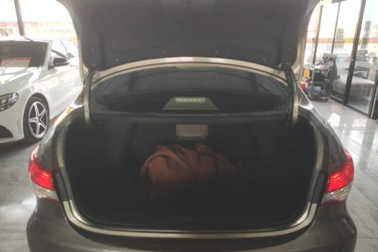 Used Nissan Sylphy 2012 Classic 1.6XE Automatic Comfort Edition Trunk