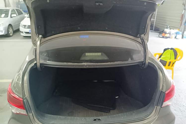 Used Nissan Sylphy 2012 Classic 1.6XE Automatic Comfort Edition Trunk