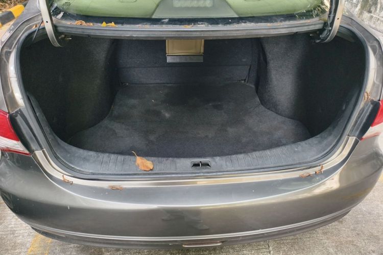 Used Nissan Sylphy 2012 Classic 1.6XE Automatic Comfort Edition Trunk