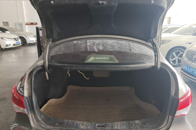 Used Nissan Sylphy 2012 Classic 1.6XE Automatic Comfort Edition Trunk