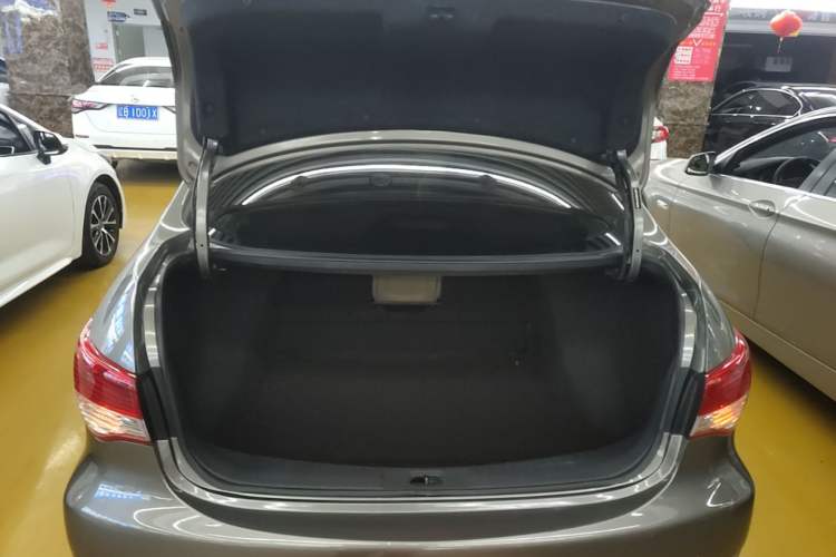 Used Nissan Sylphy 2012 Classic 1.6XE Automatic Comfort Edition Trunk