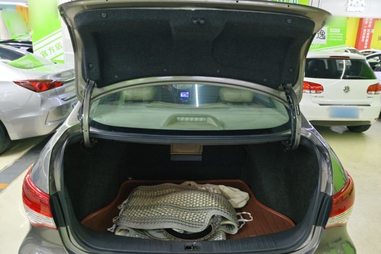 Used Nissan Sylphy 2012 Classic 1.6XE Automatic Comfort Edition Trunk