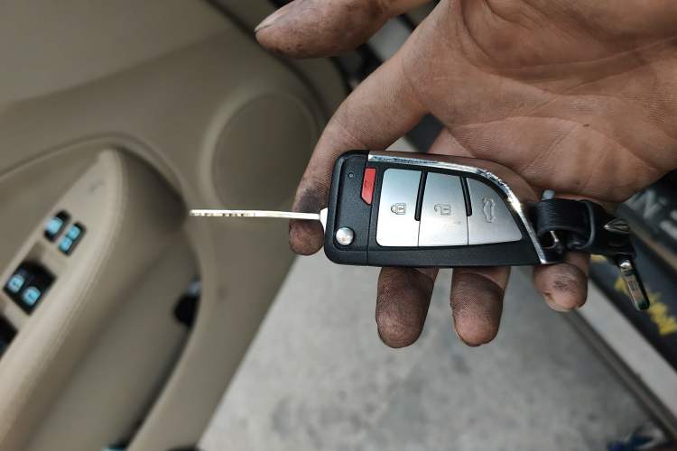 Used Nissan Sylphy 2012 Classic 1.6XE Automatic Comfort Edition Vehicle Key