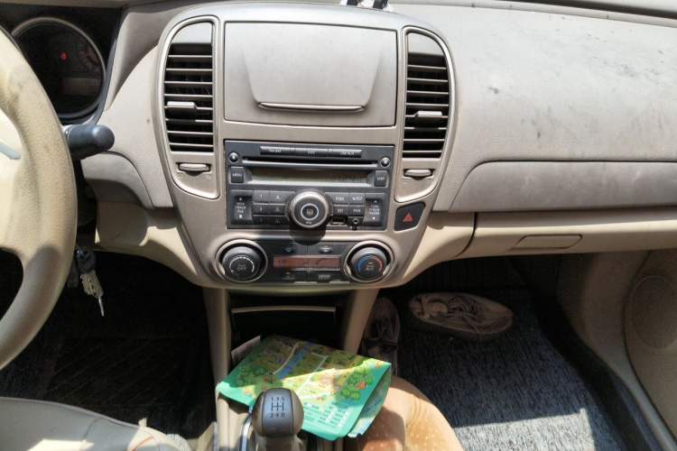 Used Nissan Sylphy 2012 Classic 1.6XE Manual Comfort Edition Audio And AC Panel