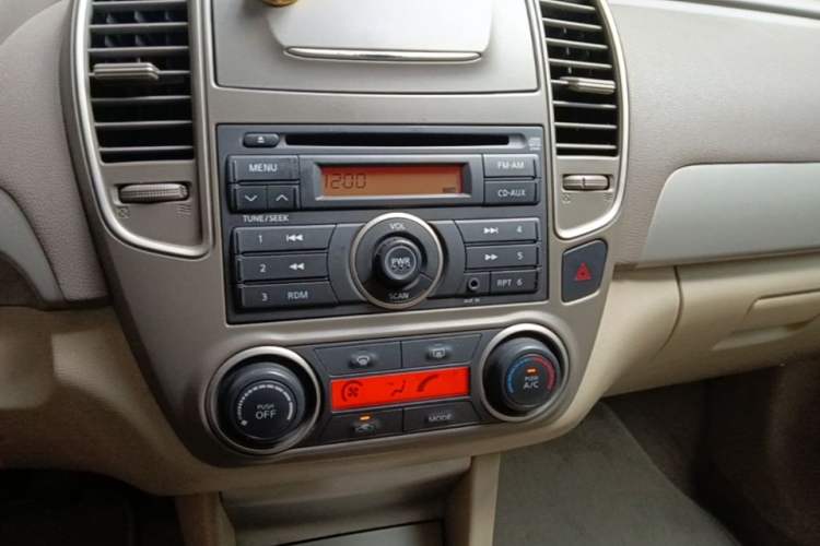 Used Nissan Sylphy 2012 Classic 1.6XE Manual Comfort Edition Audio And AC Panel