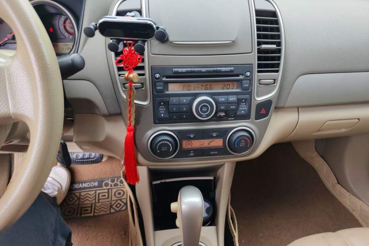 Used Nissan Sylphy 2012 Classic 1.6XE Automatic Comfort Edition Audio And AC Panel