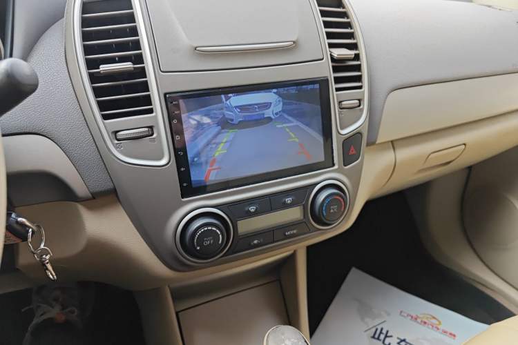 Used Nissan Sylphy 2012 Classic 1.6XE Automatic Comfort Edition Audio And AC Panel