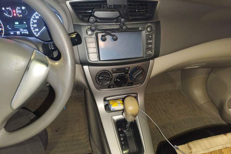 Used Nissan Sylphy 2012 1.6XE CVT Comfort Edition Audio And AC Panel