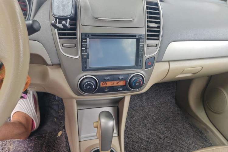Used Nissan Sylphy 2012 Classic 1.6XE Automatic Comfort Edition Audio And AC Panel