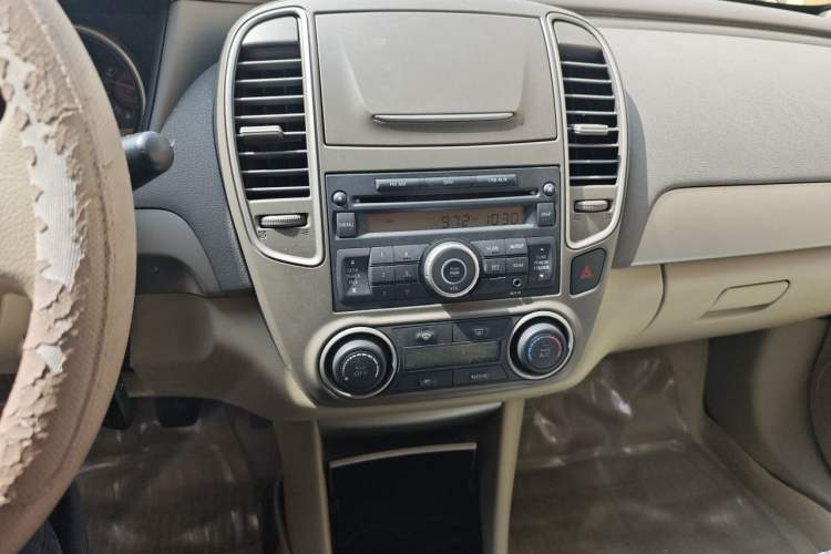 Used Nissan Sylphy 2012 Classic 1.6XE Manual Comfort Edition Audio And AC Panel