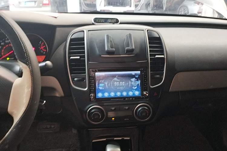 Used Nissan Sylphy 2012 Classic 1.6XE Automatic Comfort Edition Audio And AC Panel