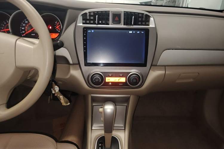 Used Nissan Sylphy 2012 Classic 1.6XE Automatic Comfort Edition Audio And AC Panel
