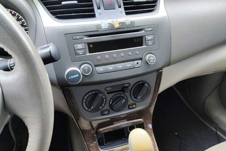 Used Nissan Sylphy 2012 1.6 XL CVT Luxury Edition Audio And AC Panel