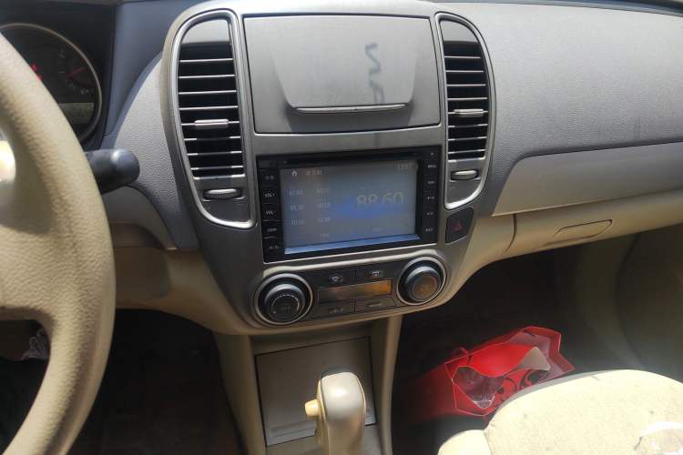 Used Nissan Sylphy 2012 Classic 1.6XE Automatic Comfort Edition Audio And AC Panel