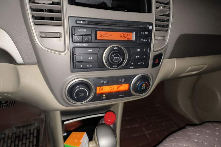 Used Nissan Sylphy 2012 Classic 1.6XE Automatic Comfort Edition Audio And AC Panel