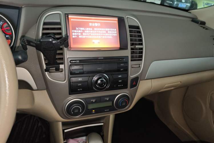 Used Nissan Sylphy 2012 Classic 1.6XE Automatic Comfort Edition Audio And AC Panel