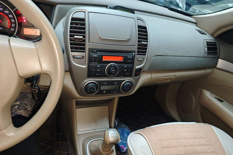 Used Nissan Sylphy 2012 Classic 1.6XE Manual Comfort Edition Audio And AC Panel