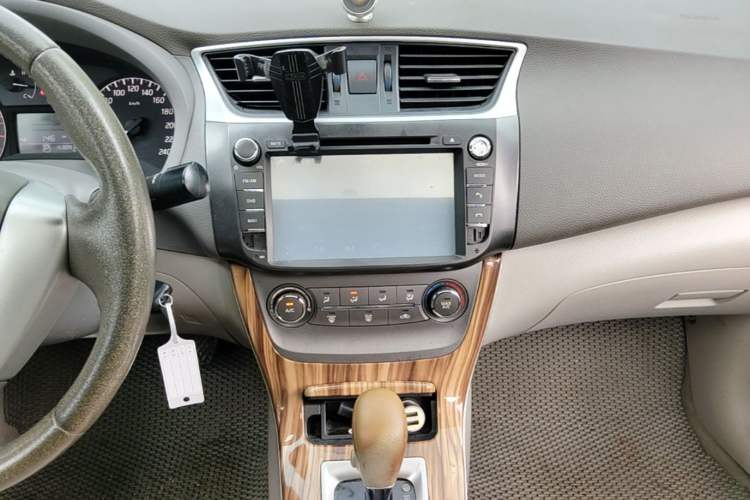 Used Nissan Sylphy 2012 1.6 XL CVT Luxury Edition Audio And AC Panel