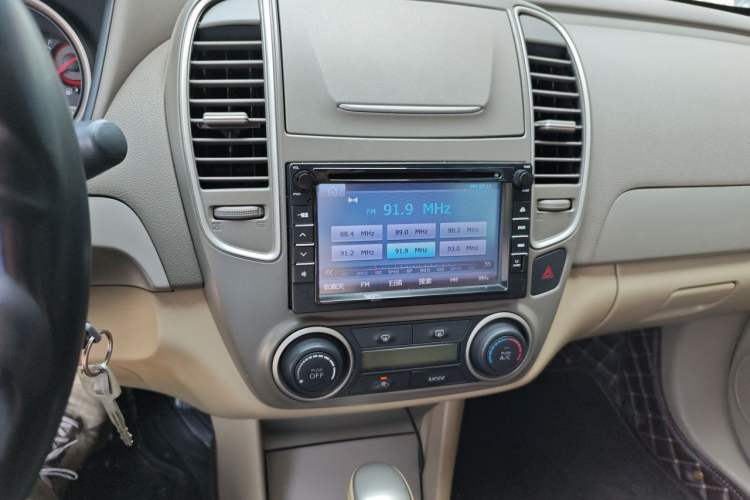 Used Nissan Sylphy 2012 Classic 1.6XE Automatic Comfort Edition Audio And AC Panel