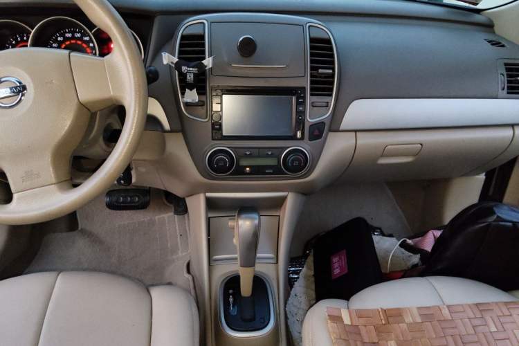 Used Nissan Sylphy 2012 Classic 1.6XE Automatic Comfort Edition Audio And AC Panel