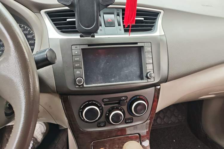 Used Nissan Sylphy 2012 1.6 XL CVT Luxury Edition Audio And AC Panel