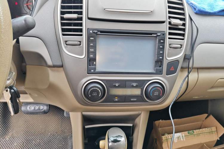 Used Nissan Sylphy 2012 Classic 1.6XE Automatic Comfort Edition Audio And AC Panel