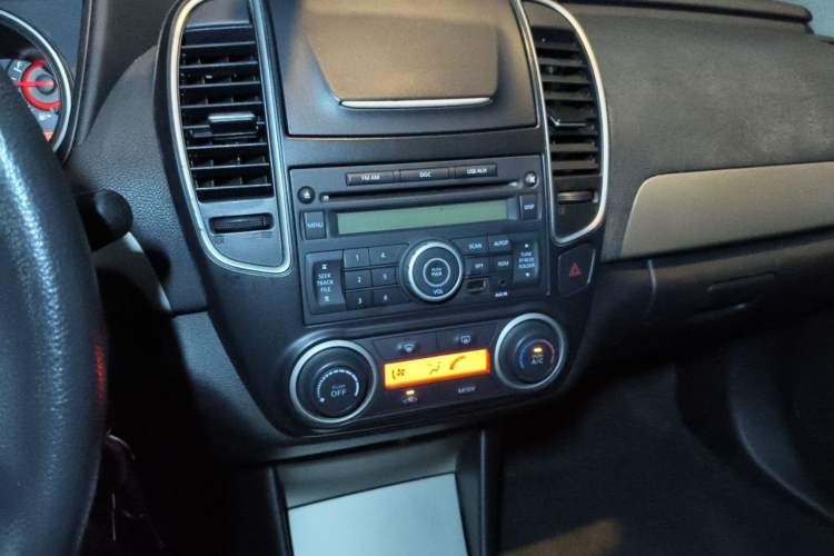 Used Nissan Sylphy 2012 Classic 1.6XE Manual Comfort Edition Audio And AC Panel