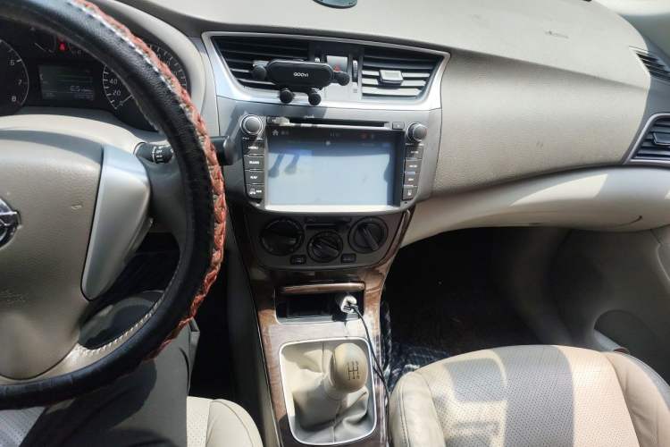 Used Nissan Sylphy 2012 1.6 XL Manual Luxury Edition Audio And AC Panel