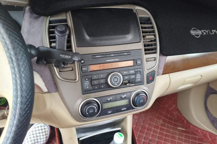 Used Nissan Sylphy 2012 Classic 1.6XE Manual Comfort Edition Audio And AC Panel