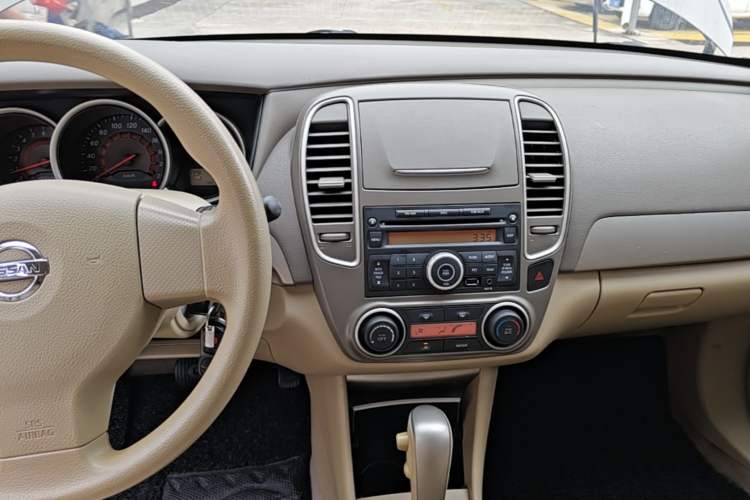 Used Nissan Sylphy 2012 Classic 1.6XE Automatic Comfort Edition Audio And AC Panel