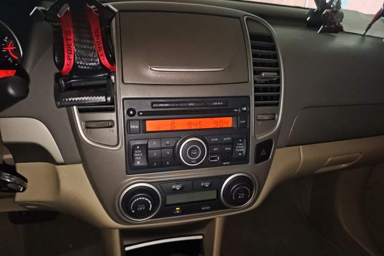 Used Nissan Sylphy 2012 Classic 1.6XE Automatic Comfort Edition Audio And AC Panel