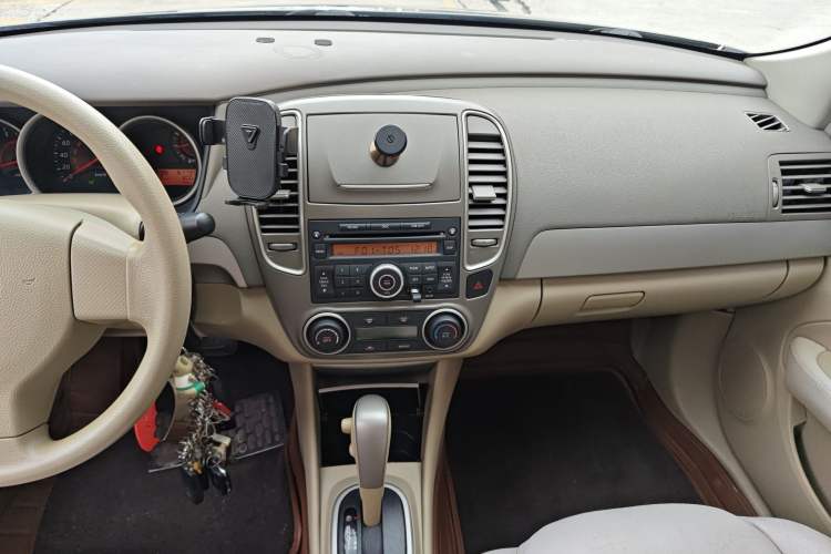 Used Nissan Sylphy 2012 Classic 1.6XE Automatic Comfort Edition Audio And AC Panel