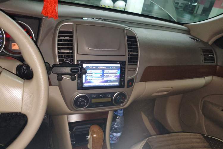 Used Nissan Sylphy 2012 Classic 1.6 XL Automatic Luxury Edition Audio And AC Panel