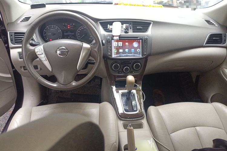 Used Nissan Sylphy 2012 1.6 XL CVT Luxury Edition Center Console